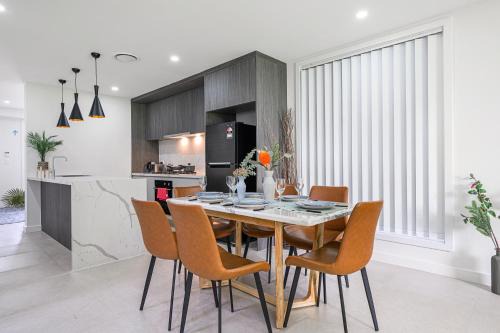 Rousehill 5Br near Shopping Centre&Train