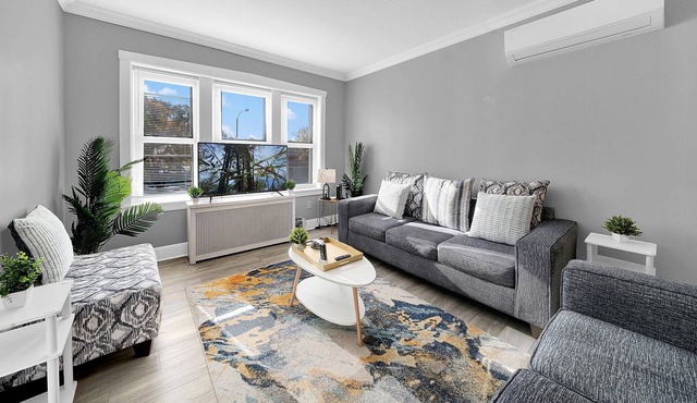 Route 66 Apt /5min to HOSP & Metra train /15min to MDW