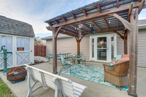 Route 66 Gem! Charming Litchfield Home with Yard