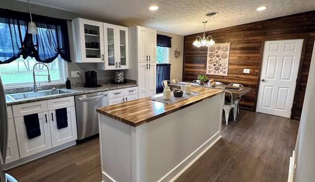 Route 66 Rails to Trails home with Central AC and WIFI