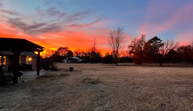 Route 66 Ranch with pool in charming Chandler.