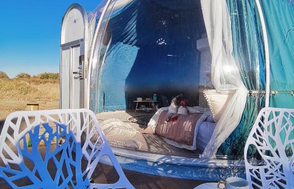 Route 66 Roy Roger's Starry Bubble House Big
