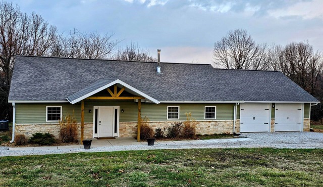Route 66 Turnback Creek Hunting Lodge. Secluded acreage, handicap accessible.