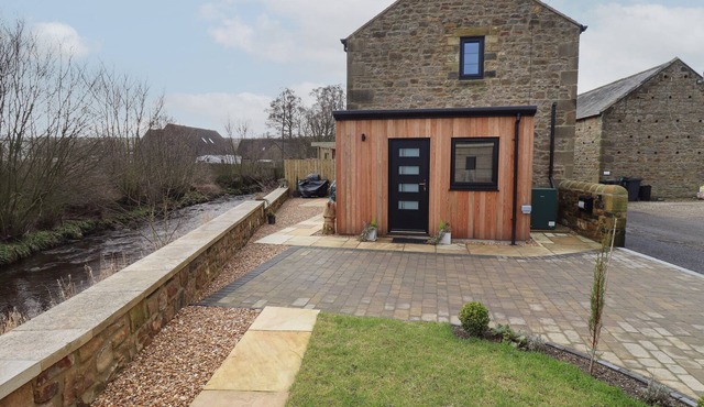 ROWAN BARN, family friendly, country holiday cottage in Bellingham