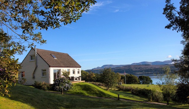 Rowan Cottage, country location near Dunoon, pet friendly sleeps 6, Visit Scotland 4 star