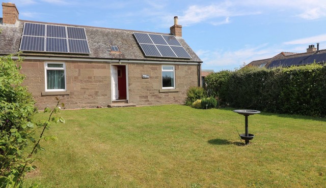 ROWAN COTTAGE, pet friendly, country holiday cottage in Arbroath