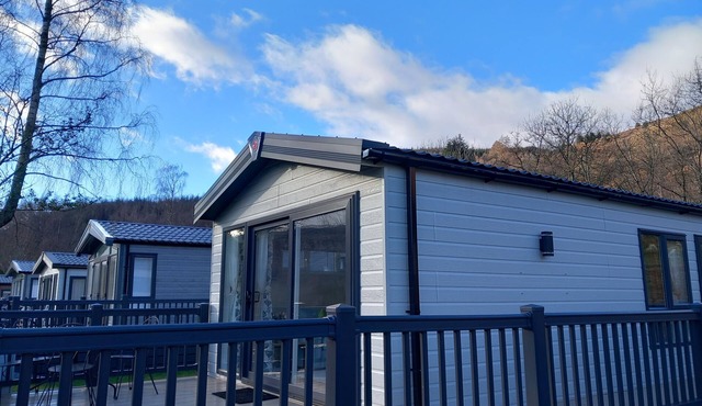 ROWAN, pet friendly, character holiday cottage in St Fillans