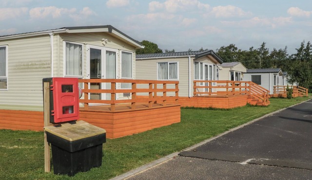 ROWAN, pet friendly, with a garden in Denny