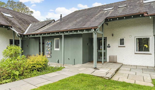 ROWAN - WOODLAND COTTAGES, family friendly in Bowness-On-Windermere