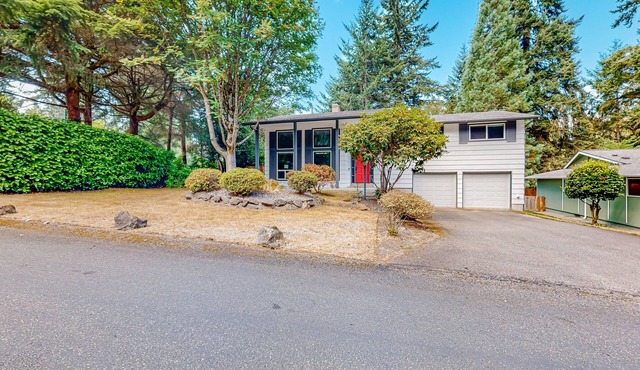Rowandale | Serene house in University Place - short walk away from Puget Sound