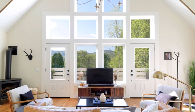 Roxbury private 3BR w/fire-pit, sweeping Mt views- 5 wooded acres. Near Skiing!