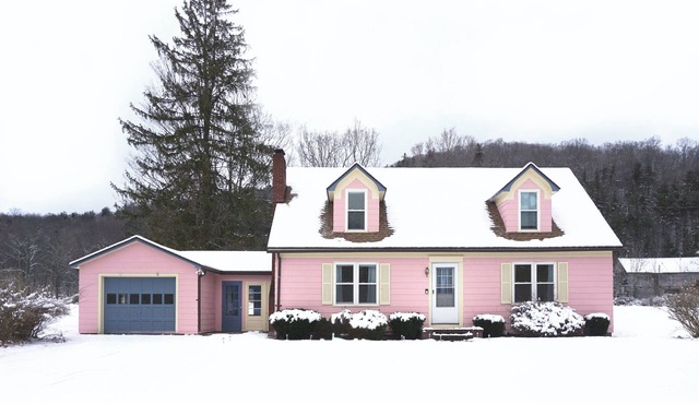 Roxy — Cozy Catskill Cottage