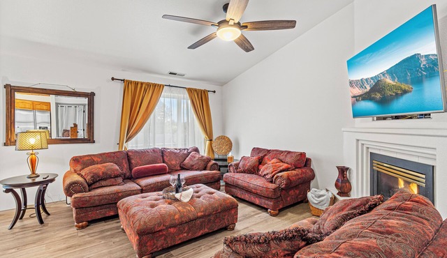 RoxyAnn Modern: spacious open floorplan, extended stay, luxury townhome!