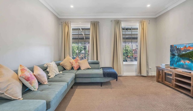 Royal Apartment 1 - CBD Location, Heritage Listed