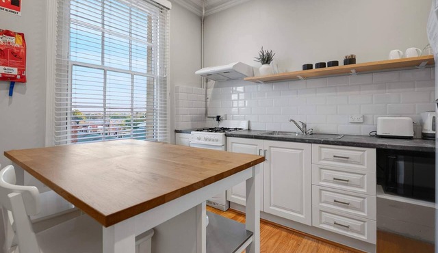 Royal Apartment 2 | CBD Location, Heritage Listed