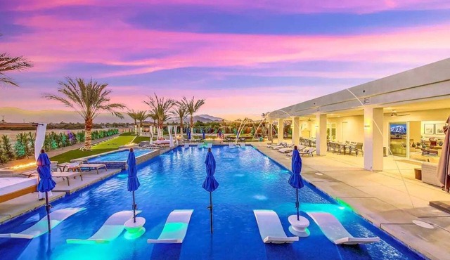 Royal Bahamian Estate:Pickleball, Golf, sleeps 20!