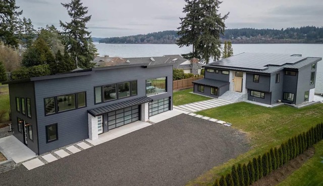 Royal Beacon: Tranquil Waterfront Retreat