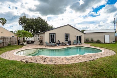 Royal Equestrian Haven a Luxury Paradise Escape with Pool