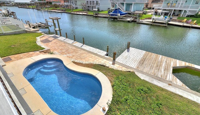 Royal Estes! Large Home! Canal front! Private pool! Firepit!