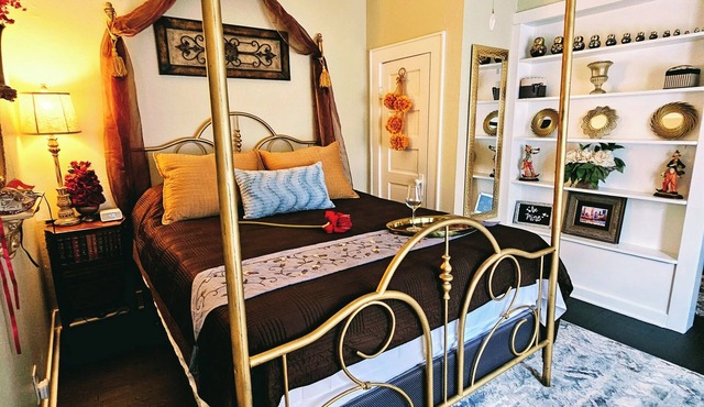 Royal European Corner to a Romantic Gateaway by Downtown-Houston, Heights & WOMH