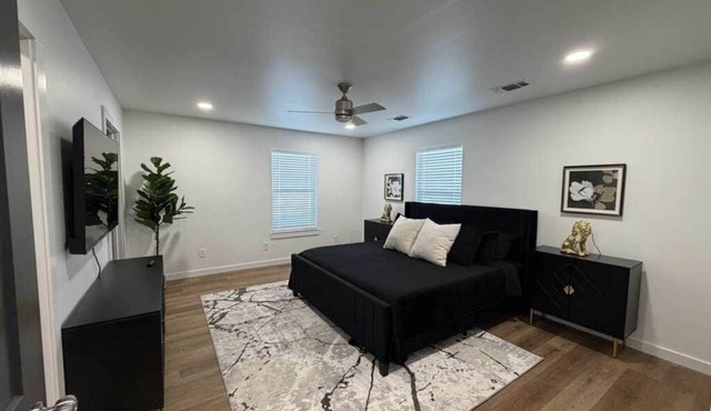 Royal Flush Villa - King Bed near WinStar