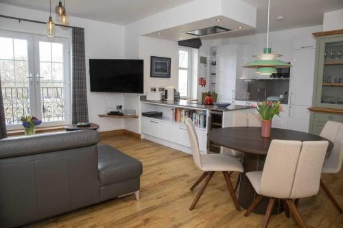 Royal Gardens Apartment 11