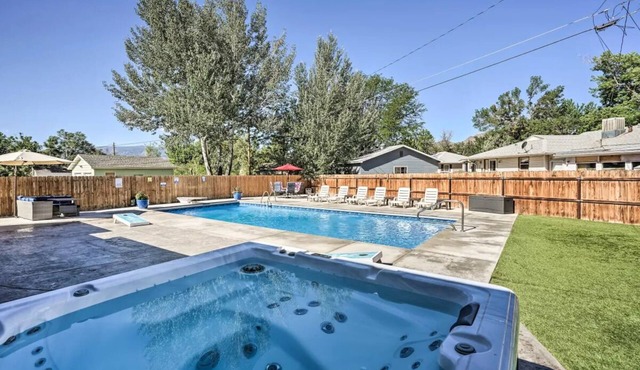 Royal Gorge Pool House- Heated Pool & Hot Tub!