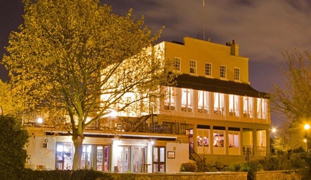 Royal Hotel, Bar & Grill