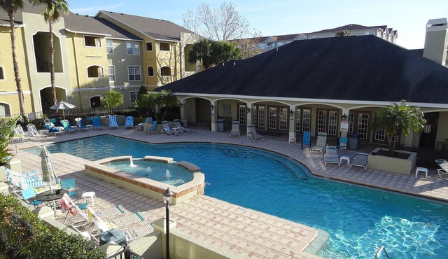 Royal Marina at The Avalon Clearwater, Spacious Condo with Pool & Gym