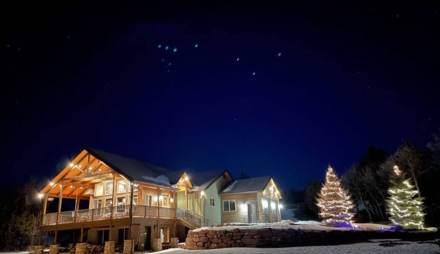 Royal Mountain Getaway - Cabin Sleeps 22!