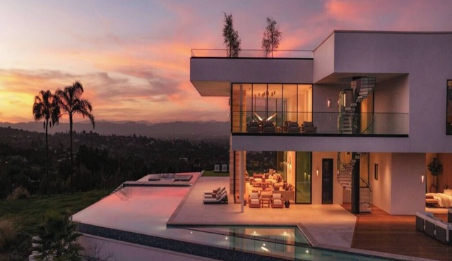 Royal Oak - Exquisite Estate with Infinity Pool & Breathtaking Views