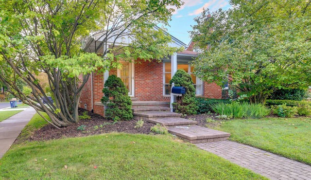 Royal Oak Home: 13 Mi to Downtown Detroit