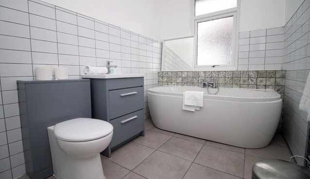 Royal Oak House by Tŷ SA - 5 bedroom house