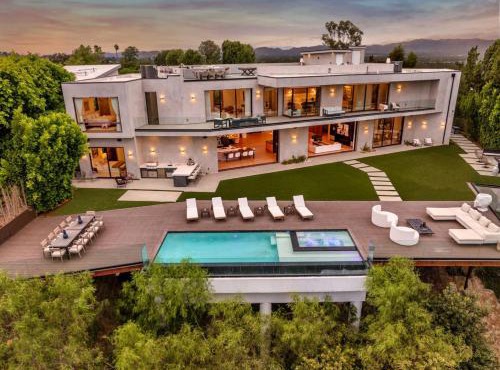 Royal Oaks Ultra-Luxury Resort