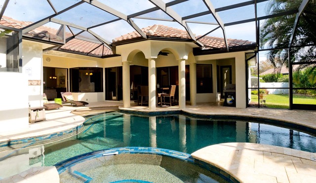Royal Palms - 4BR/4 BA Luxury Home w/Pool & Spa