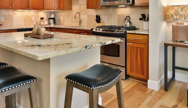 Royal Perch | Chic Old Town Loft w/King Suite