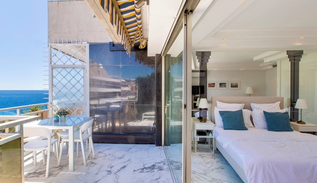 ROYAL PROMENADE – Pool Terrace Sea View Air Conditioning