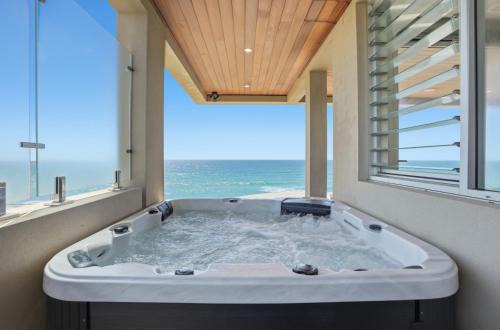 Royal Retreat Luxury Beachfront View