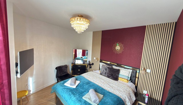 Royal Rose Apartment With Royal Garden