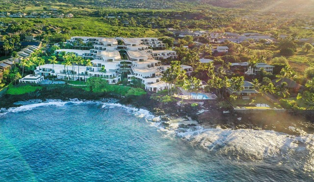 Royal Sea Cliff Family Resort, 2 OV Pools, Large Lanai, workspace, Ali'i Drive!