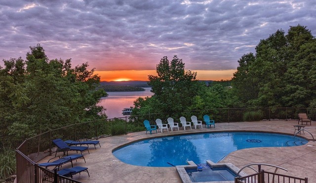 Royal View your holiday escape on Table Rock Lake near Branson Attractions.
