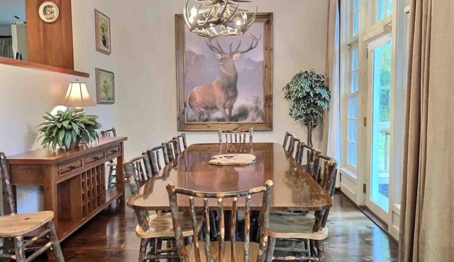 Royalbear - Hot Tub, Fireplace, Close to Slopes