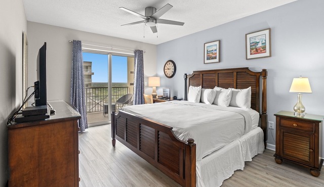 Royale Palms 1402H Oceanview Studio w/Pool & Beach