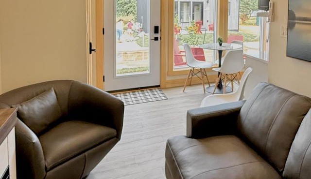 Royalty Maples Motel & Cottages