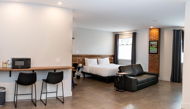 Royalty should stay here