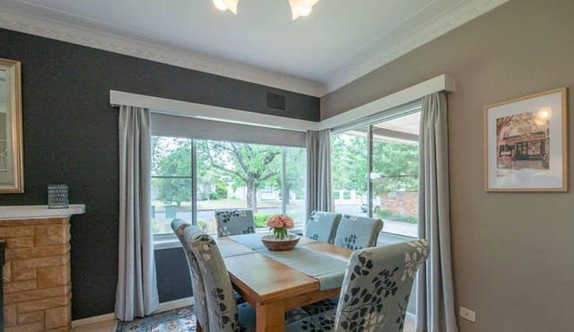 Roycox Cottage - Charming Escape, Fireplace