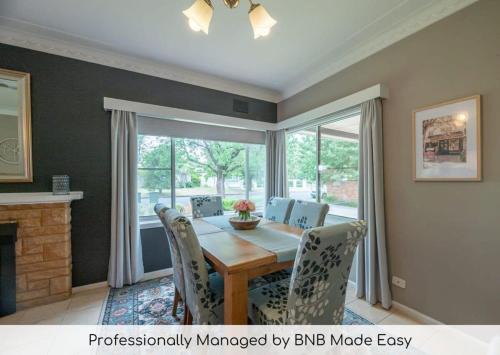 Roycox Cottage - Charming Escape, Fireplace