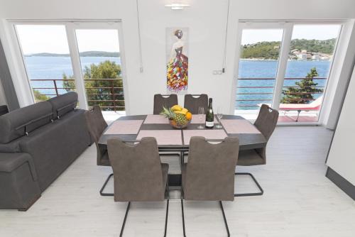 Rozali Tisno Apartments