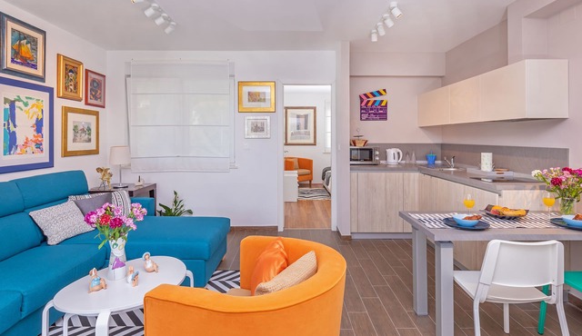 RozART apartment- 15 min by car from Old Town in quiet area ideal for walking