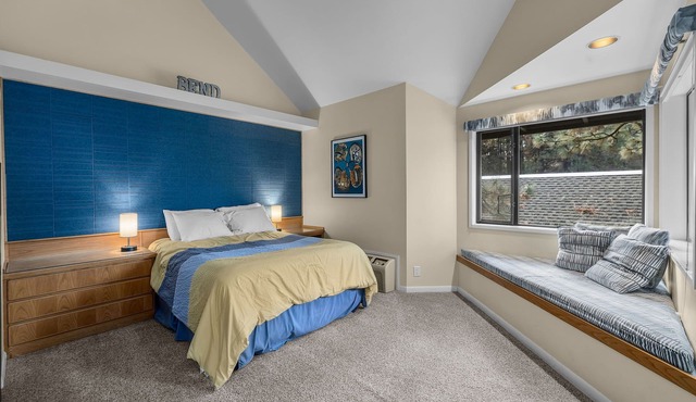 RR601B-1 Bedroom Mt Bachelor Condo-Hot tub